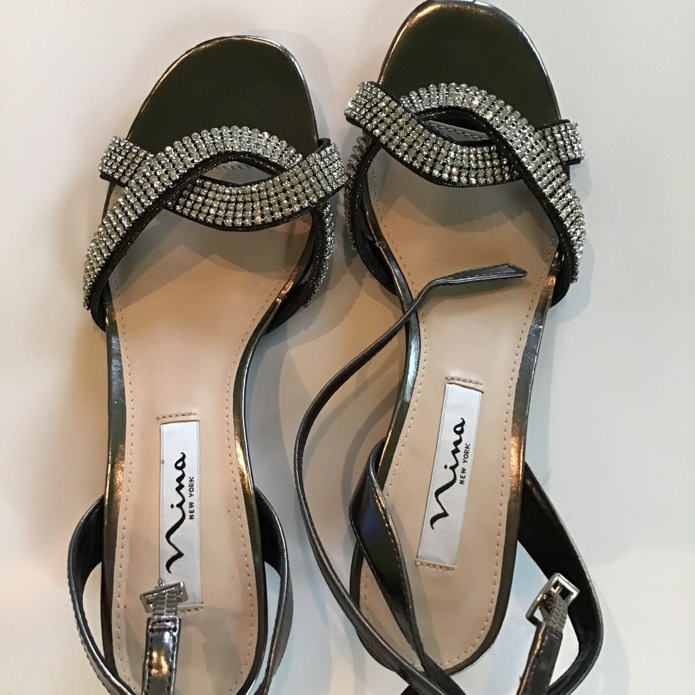 Nina size 7M dress shoes low heel